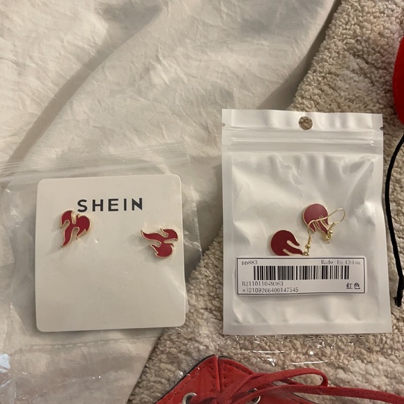 Red/devil stuff - Picture 3 of 6